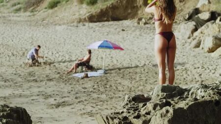 Tasya Teles, Alisa Reyes, Jillian Tremaine - Break Even (2020) 1080p / Tasya Teles, Alisa Reyes, Jillian Tremaine - A flutuar