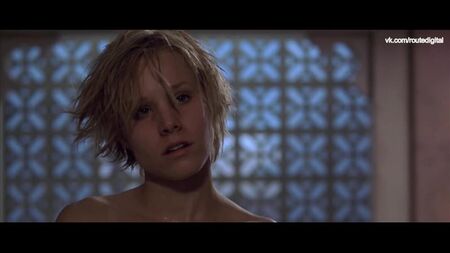 Kristen Bell nua (deslize do mamilo) em «Spartan» (2004) HD 1080p – Ver online