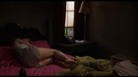 Cenas de sexo lésbico com Naomi Watts e Laura Harring nuas, do filme «Mulholland Drive», em HD 720p