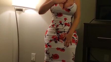 Levantou o vestido e fodeu uma mulher sensual por dinheiro, vídeo de sexo caseiro em POV, rabo redondo, MILF, PAWG curvilínea, mamas grandes em HD (Hot&Horny)