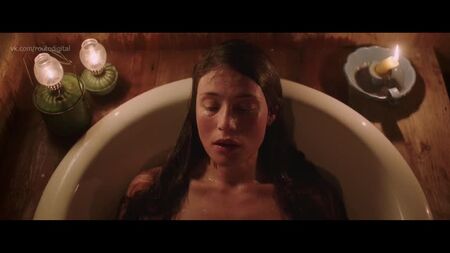 Gemma Arterton, Gugu Mbatha-Raw Nua - Summerland (2020) HD 1080p Ver Online / Gemma Arterton, Gugu Mbatha-Raw - Verão Eterno
