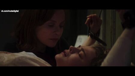 Chloë (Chloe) Grace Moretz, Maika Monroe – Greta (2018) HD 1080p Nua? Sensacional! Ver online