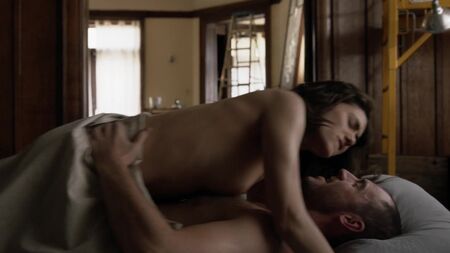 Emmy Rossum nua, Isidora Goreshter, Sammi Hanratty - Shameless (2018) 8.ª temporada, episódio 10, 1080p