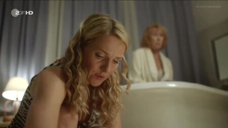 Tanja Wedhorn, Gaby Dohm - Marie arruma a casa (2016) 001 Nua? Sensual! Ver online / Tanja Wedhorn, Gaby Dohm - A empregada Marie