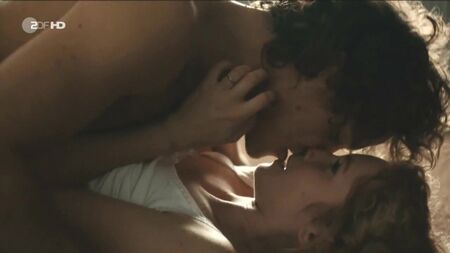 Cornelia Gröschel, Karoline Teska Nude - Uma como esta (2015)