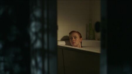 Deborah Ann Woll nua - Forever (2015)