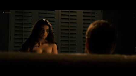 Summer Bishil (cenas sensuais de Summer Bishil em «Nothing Is Private», 2007)