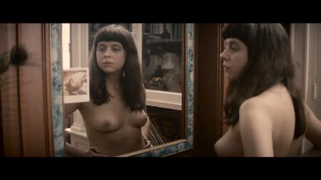 Bel Powley (cenas de nudez de Bel Powley em «O Diário de uma Adolescente», 2015)