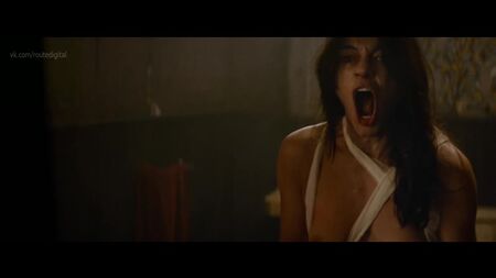 Michelle Rodriguez, Caitlin Gerard nuas - The Assignment (2016) HD 1080p Ver online