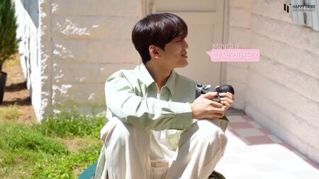 Kim Min-kyu para a revista Age20's