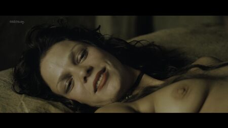 Karoline Herfurth nua, orgia sem créditos - Perfume: A História de um Assassino (ES/FR/DE/US 2006) [HD 1080p]