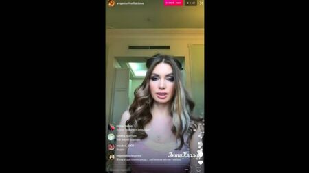 Evgenia Feofilaktova numa transmissão ao vivo no Instagram, em 18 de junho de 2017