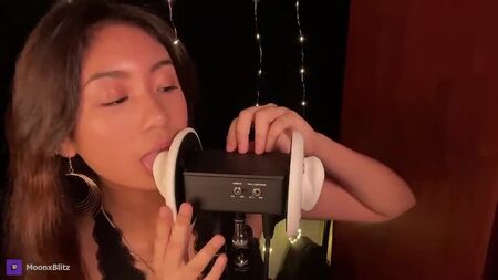[Moon Blitz ASMR] ASMR ~ Lambidelas na orelha | Sons bucais intensos e estimulantes