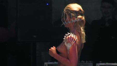 DESFILE DE MODA NUDE NA LODI 2014 (FULL HD)