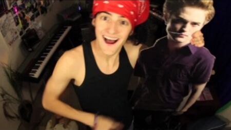 Dave Days – «Bed Intruder», «Double Rainbow», «Sunny D», «Backin Up» – Schmoyoho Mash Up!