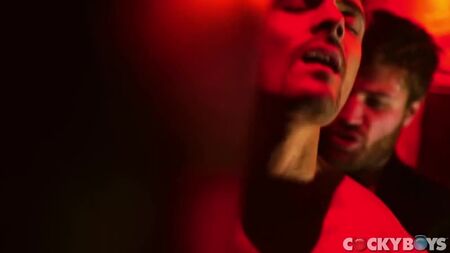 O RAPAZ ESCANDALOSO PARTE 3 - CARTER DANE, DORYANN MARGUET - Porno gay