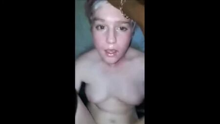 Adolescente amadora tem o seu primeiro orgasmo com um homem de pele escura