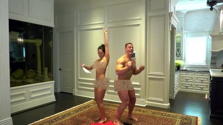 Celebração do Nude 500K! John Cena e Nikki Bella cumprem a sua promessa!
