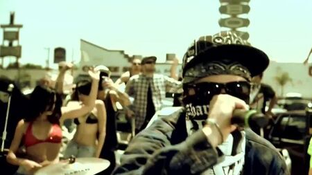 Hollywood Undead - Everywhere I Go (Sem Censura) HD