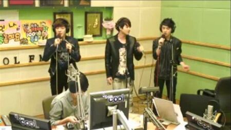 120514 EXO-K na 89.1 KBS Cool FM com Hong Jin Kyung [Versão Completa]