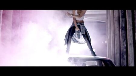 ▲ SWAG Rita Ora com a participação de Tinie Tempah - R.I.P