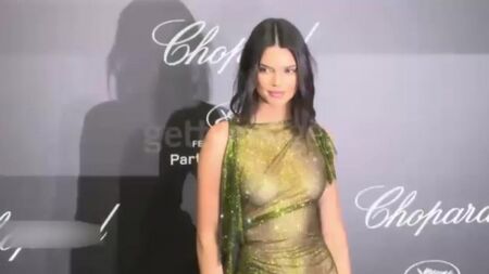 Kendall Jenner nua - Cannes (maio de 2018)