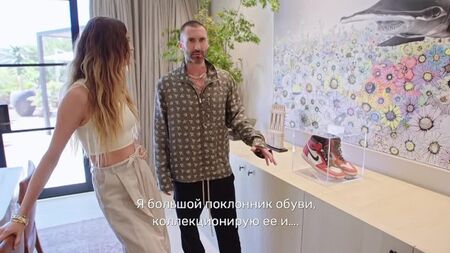 De visita a Adam Levine (Maroon 5) e Behati Prinsloo no rancho em Los Angeles (720 x 1280).mp4