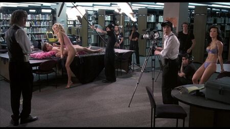 Amanda Swisten, Sung Hi Lee Sexy - A Rapariga da Porta ao Lado (2004) 1080p