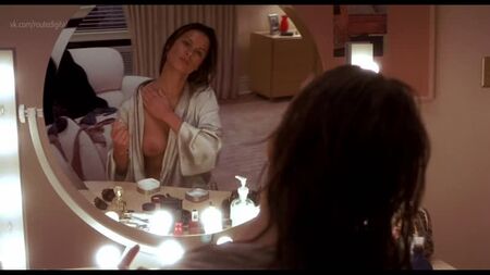 Rhona Mitra Nua - O Homem Invisível (2000) HD 1080p Ver Online / Rhona Mitra - O Homem Invisível