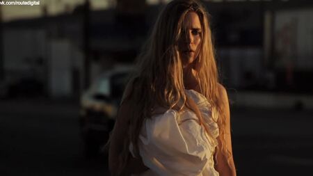 Brit Marling nua em «Sound of My Voice» (2011) HD 1080p - Ver online / Brit Marling - O Som da Minha Voz