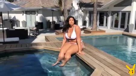 LaTecia Thomas, modelo plus size da Playboy _ Catálogo de fatos de banho