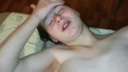 Uma ama russa grávida é fodida no cu e comentam como foi o seu dia (pornô anal, broche, amas, seios maduros, porno anal grávida)