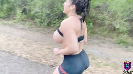 Yinyleon - Correr nu faz bem à vida sexual com a esposa sensual [PornHub]