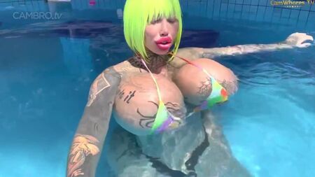 Bimbo Maria Madalena, mamas grandes e rabo