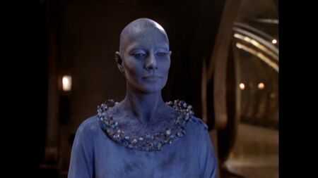 Virginia Hey nua - Farscape s01e04 (1999) HD 720p