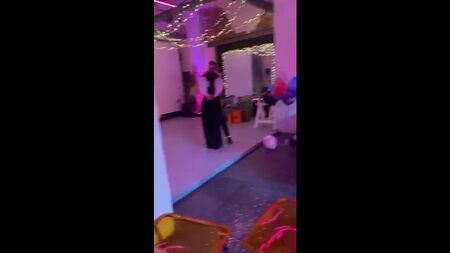 Yulik e Dasha Kaplan dançam no casamento