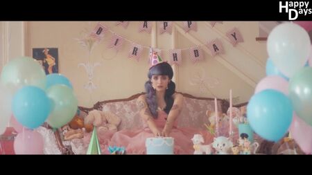 Melanie Martinez – Pity Party (legendas em russo)