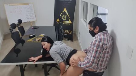 Martina Smith - Depois da minha reunião de trabalho, preciso de uma boa queca; ele tem de saber quem é que manda aqui