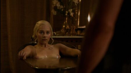 Emilia Clarke Nua - Emilia Clarke Nude - 2010 Game of Thrones - 2018 Game of Thrones - 3.ª temporada (estrelas nuas e sem roupa)