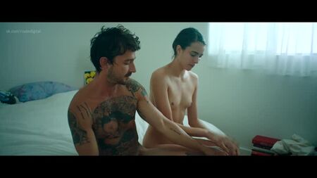 Margaret Qualley Nua - Love Me Like You Hate Me (2020) 1080p / Margaret Qualley - Ama-me como me odeias