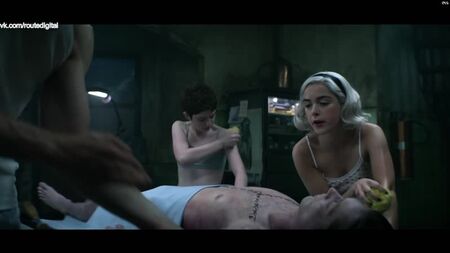 Kiernan Shipka Sexy - As Aventuras Arrepiante de Sabrina S03E01-08 (2020) 1080p / Kiernan Shipka - As Aventuras Arrepiante de Sabrina