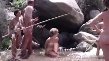 Viagem de famílias nudistas às montanhas (ano 60)