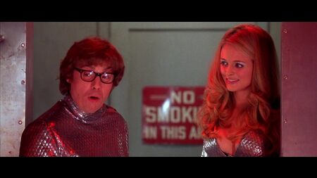Os seios de Heather Graham - Austin Powers: O Espião Que Me Engatou (1999) 1080p