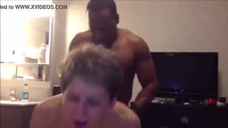 Esposa madura e bem excitada faz o marido ser traído