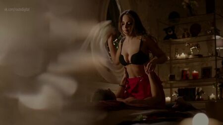 Elizabeth Gillies - Dynasty, 2.ª temporada, episódio 21 (2018) HD 1080p Nua? Sensual! Ver online