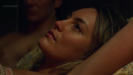 Sohvi Rodriguez, Leila George - Animal Kingdom s04e02-03 (2019) Nua? Sensual! Sohvi Rodriguez, Leila George - À maneira dos lobos