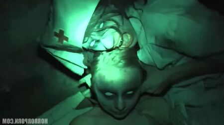 HorrorPorn: enfermeiras fodem um tipo num filme de terror (porno, xxx, completo, mamas, rabo, ejaculação, casais, sexo oral, adolescente, POV, pila, pau, erótico)