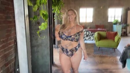 Ellana Bryan: Nos bastidores da Fashion Nova Curve - 4K