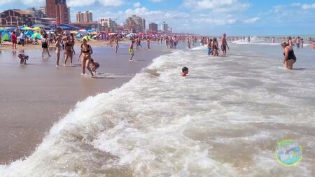 4K - Passeio pela Praia de GESELL: Um dia incrível e ensolarado no verão de 2022