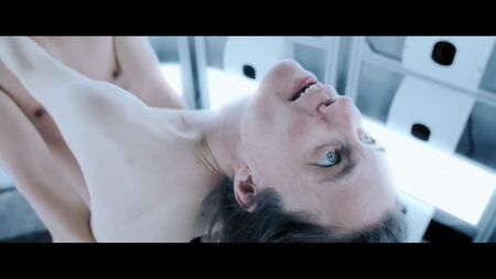 Friederike Kempter, Eva Löbau, Katja Bürkle, Maria Hofstätter, Lara Mandoki Nude - Solidão, Sexo e Compaixão (2017) Ver